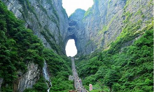 张家界和天门山哪个好玩_张家界和天门山哪个好玩些